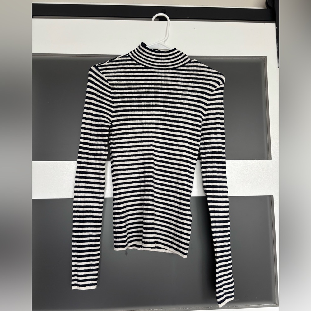 Abercrombie Blue and White Turtleneck Top